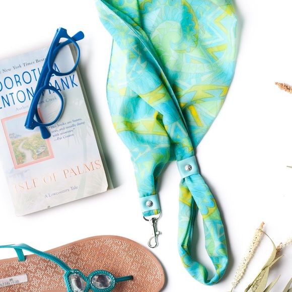 Elegant Small Dog Scarf Leash - Picture 4 of 7